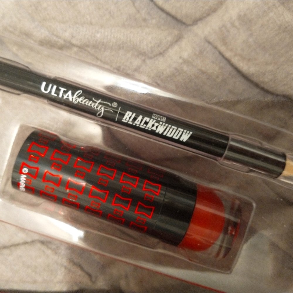 New. Black widow lip color and matching pencil.
